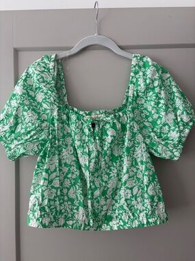 Universal Thread Green and White Floral Puff-Sleeve Crop Top